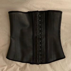 Waist trainer